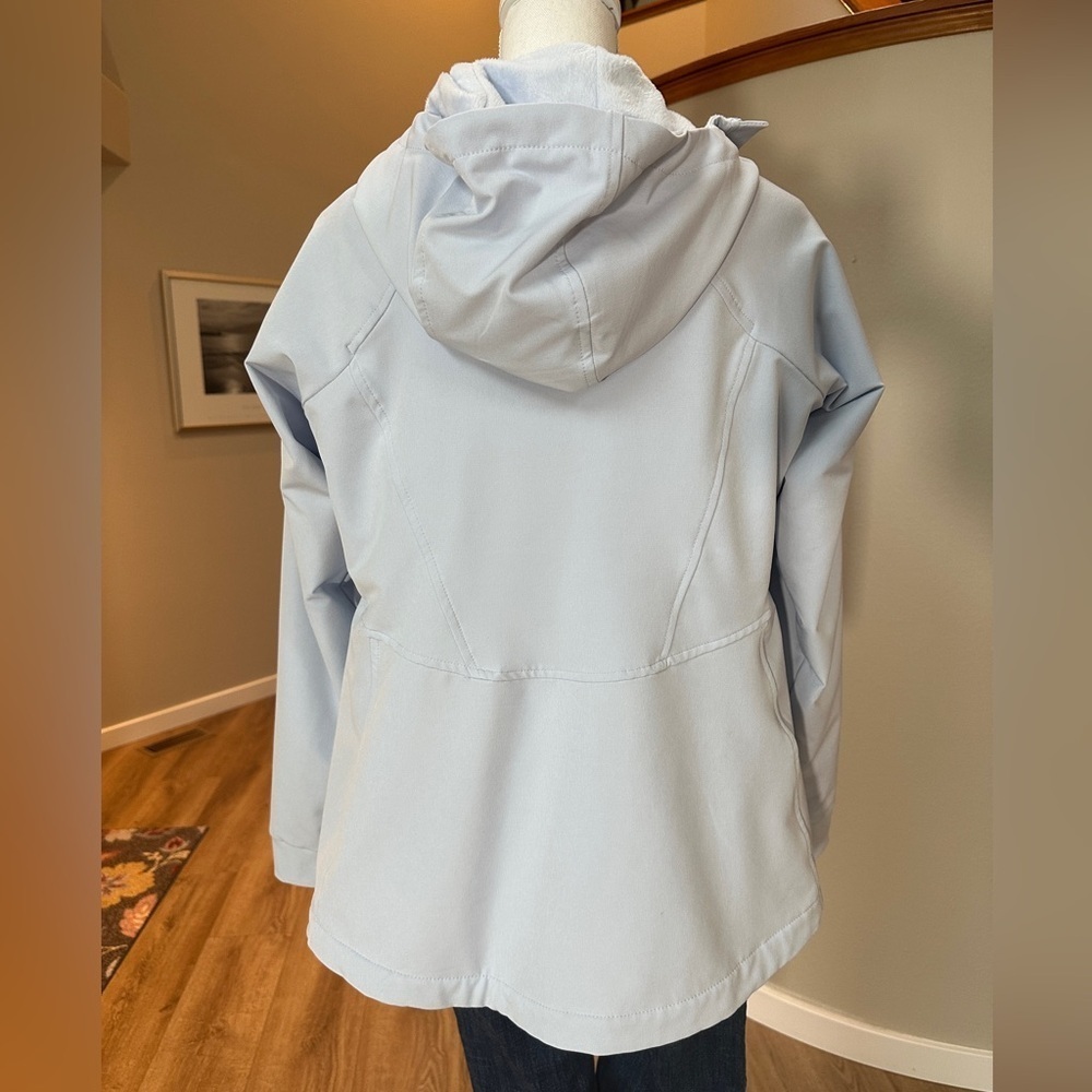 Kirkland signature Water-Repellent Wind Resistant Softshell fleece lined jacket - Picture 4 of 10